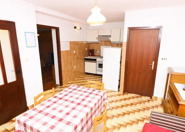 Apartment Beti With Balcony