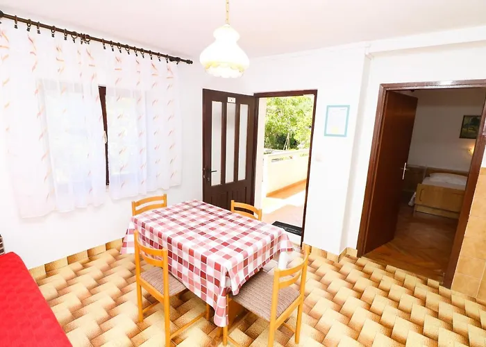 Apartment Beti With Balcony
