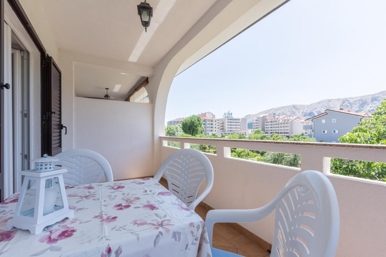 Apartment Beti With Balcony